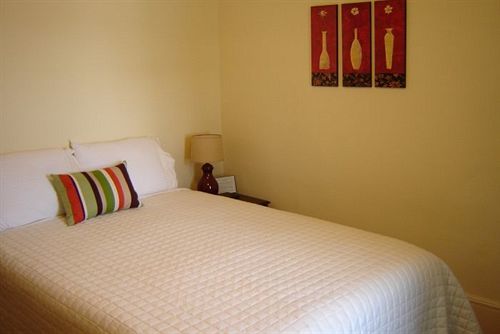 White Horse Inn Піттсфілд Екстер'єр фото