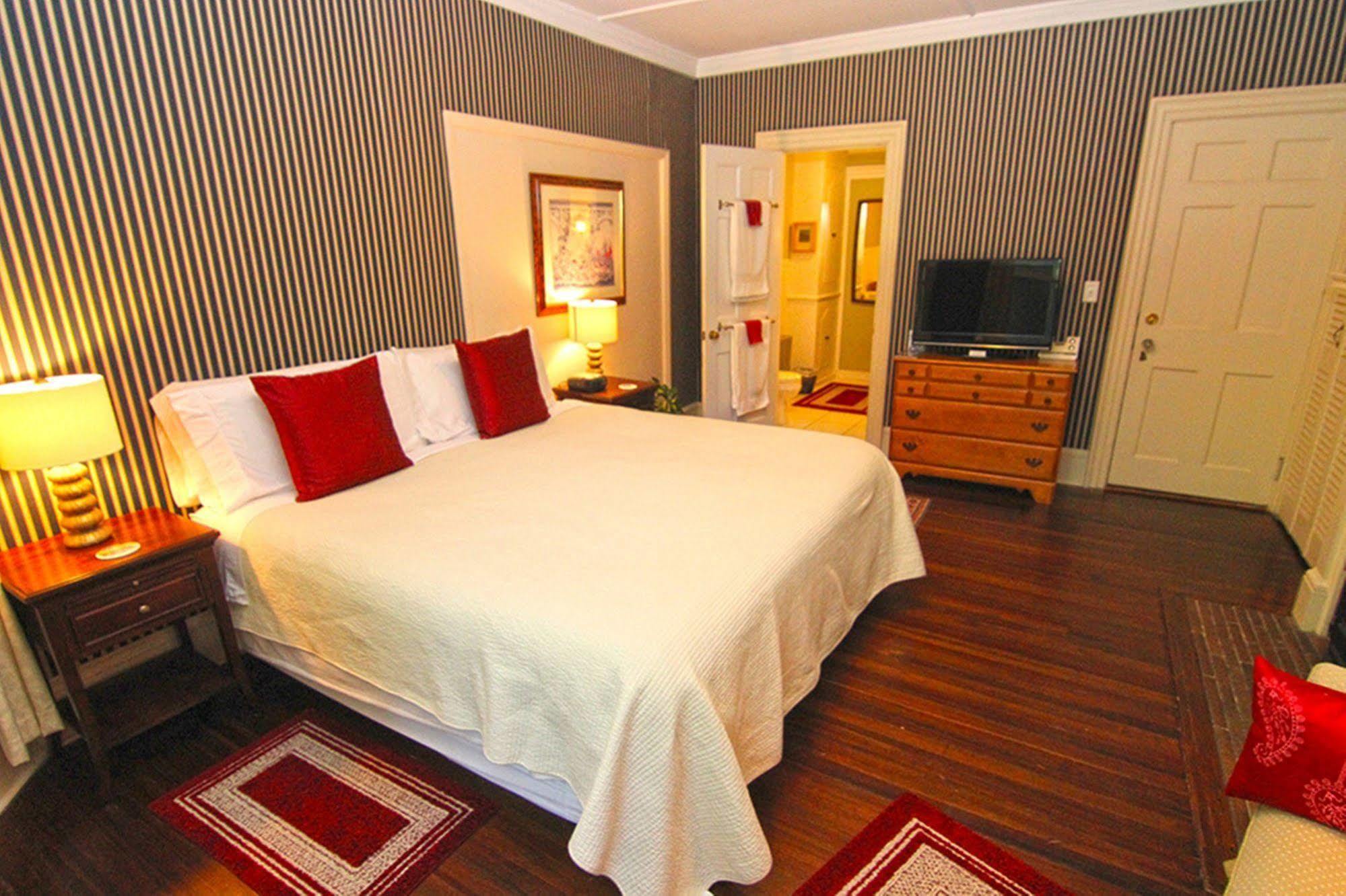 White Horse Inn Піттсфілд Екстер'єр фото